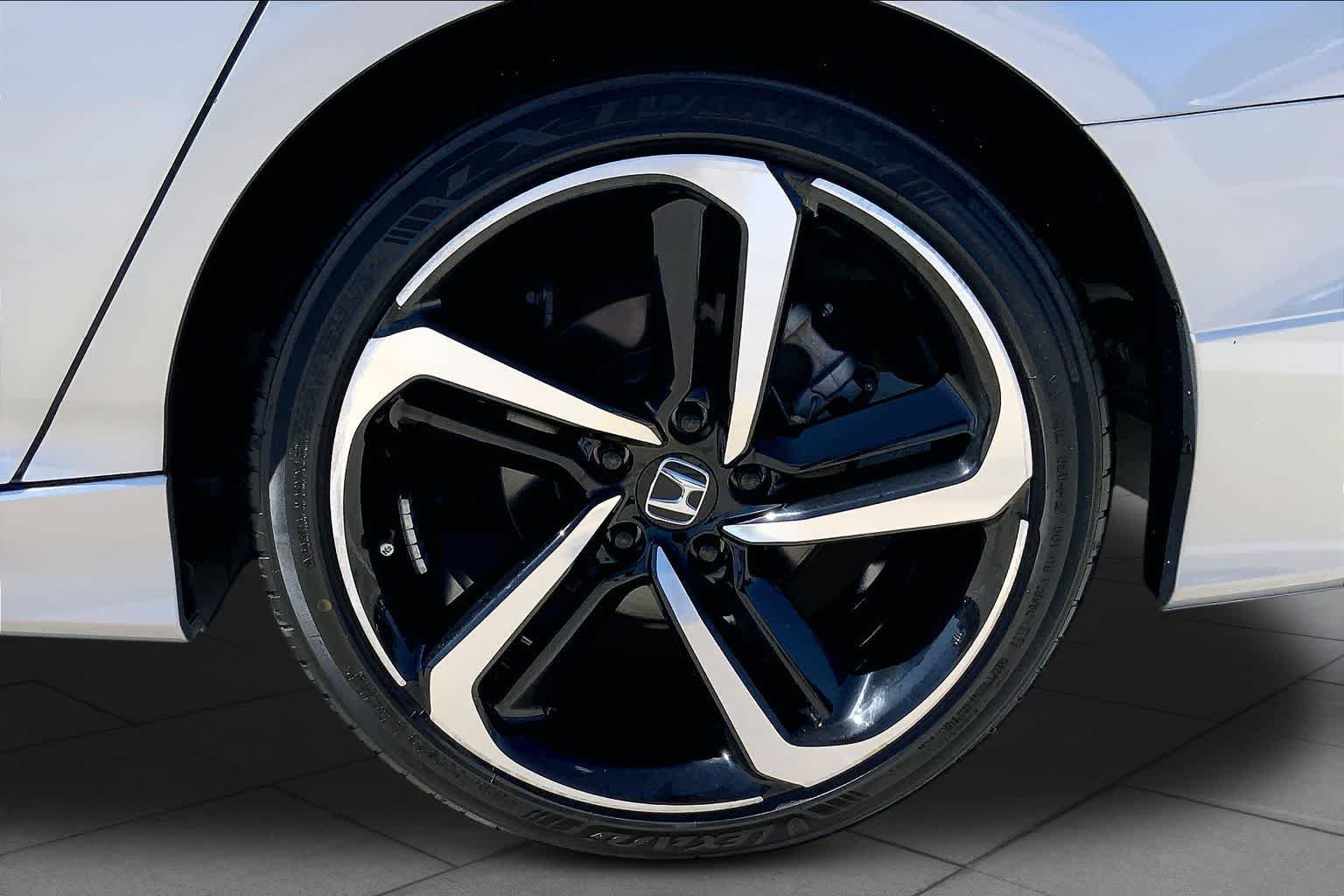 Used 2021 Lunar Silver Metallic Honda Sport image 11