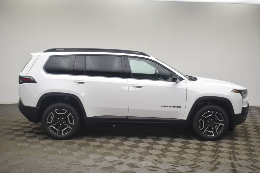 New 2026 Bright White Clear-Coat Exterior Paint Jeep Limited image 4