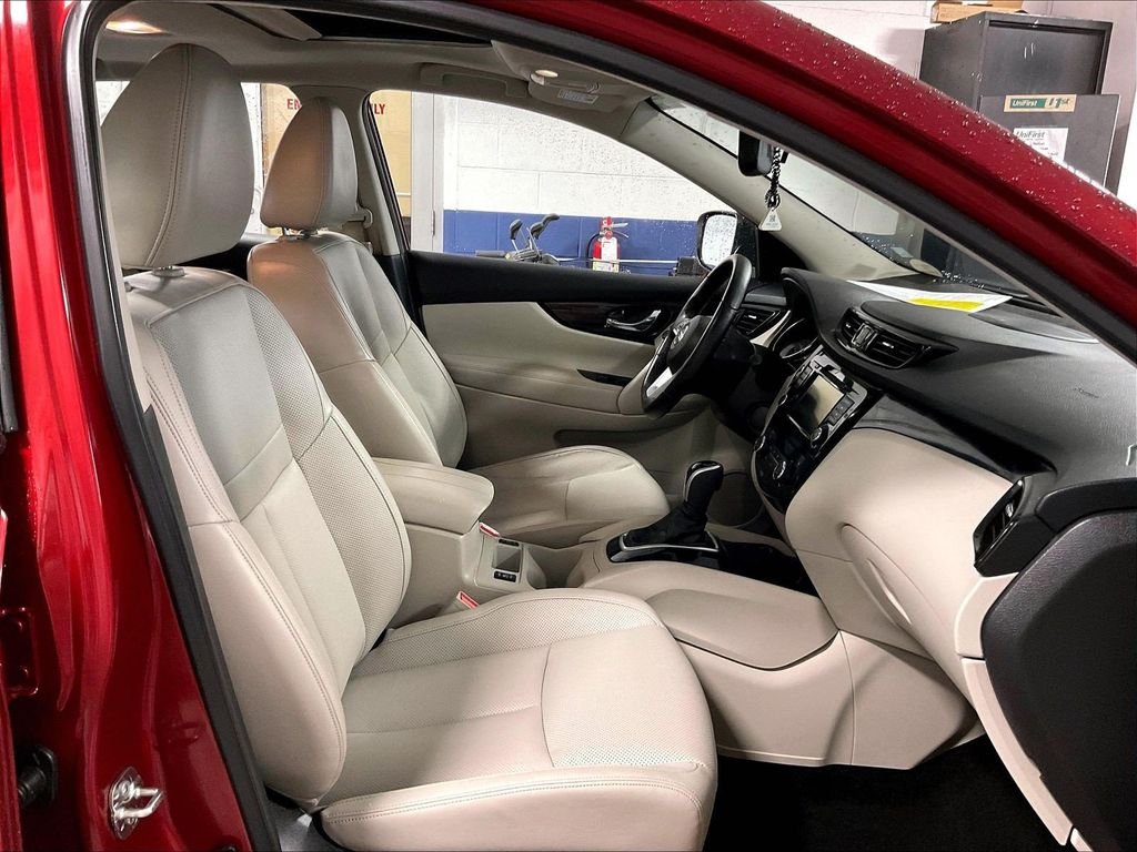 Used 2021 Red Nissan SL image 11