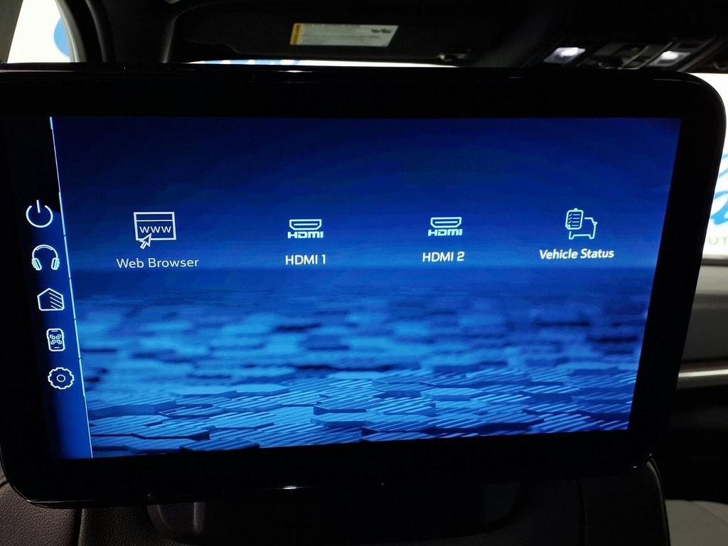 2026 Chevrolet Suburban Z71 - Photo 12