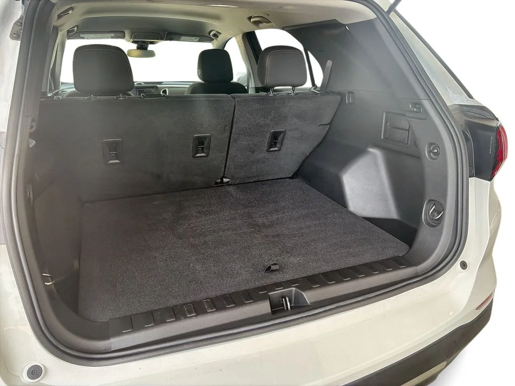 Used 2022 White Chevrolet LT image 27