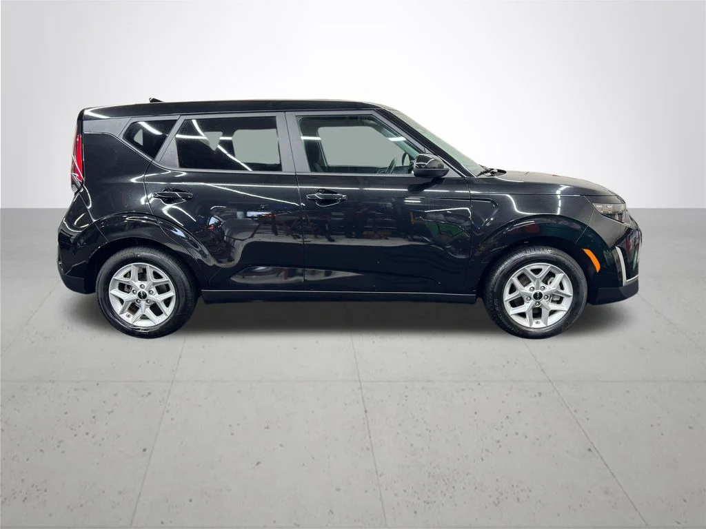 Used 2025 Black Kia LX image 9