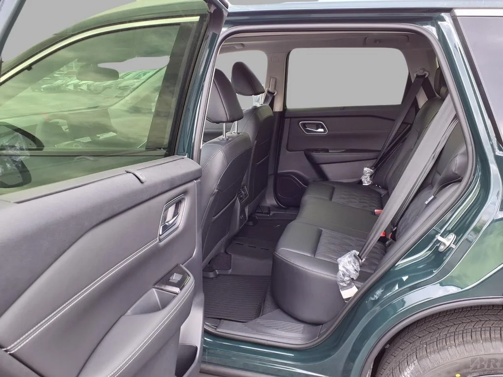 New 2026 Obsidian Green Pearl Nissan Platinum image 25