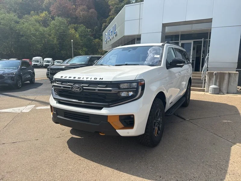 New 2025 Star White Metallic Tri-Coat Ford TREMOR® image 3