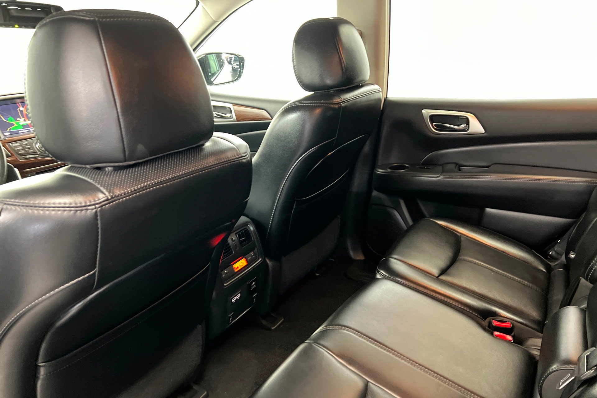 Used 2017 Pearl White Nissan Platinum image 21
