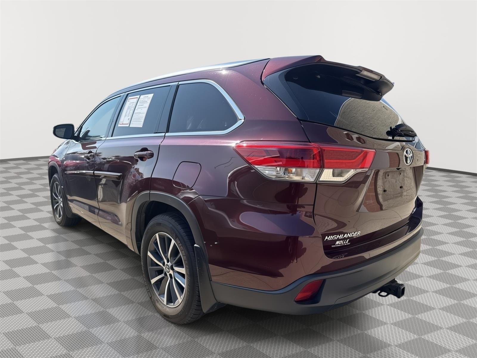 Certified Used 2018 Ooh La La Rouge Mica Toyota XLE image 3