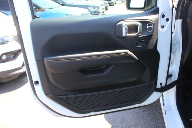 Used 2025 White Jeep Sahara image 19