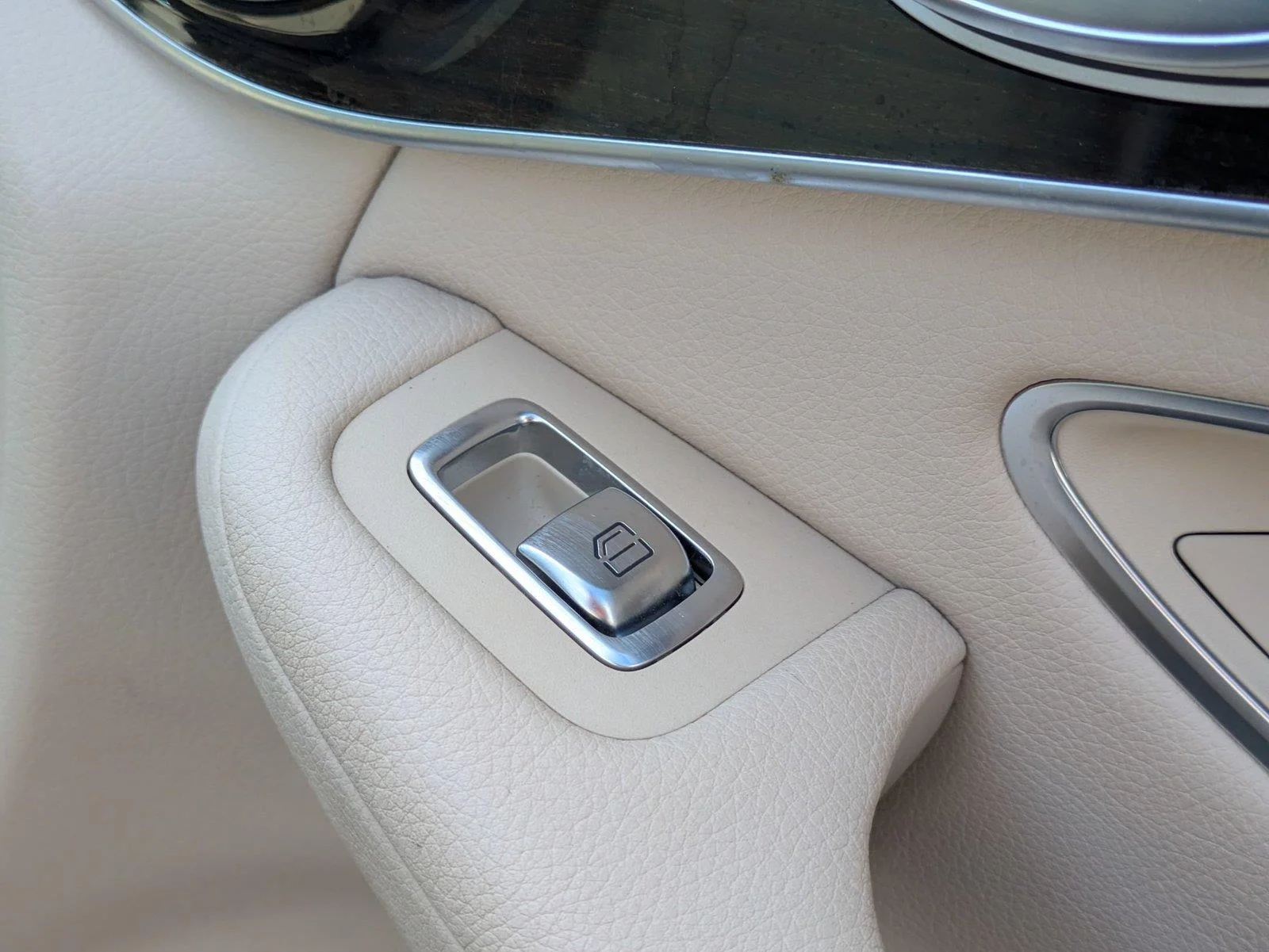 Used 2016 Lunar Blue Metallic Mercedes-Benz GLC 300 image 34