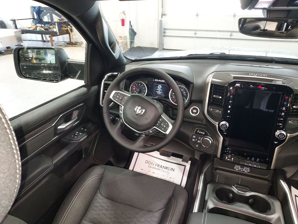 New 2026 Diamond Black Crystal Pearl-Coat Exterior Paint RAM Big Horn/Lone Star image 15