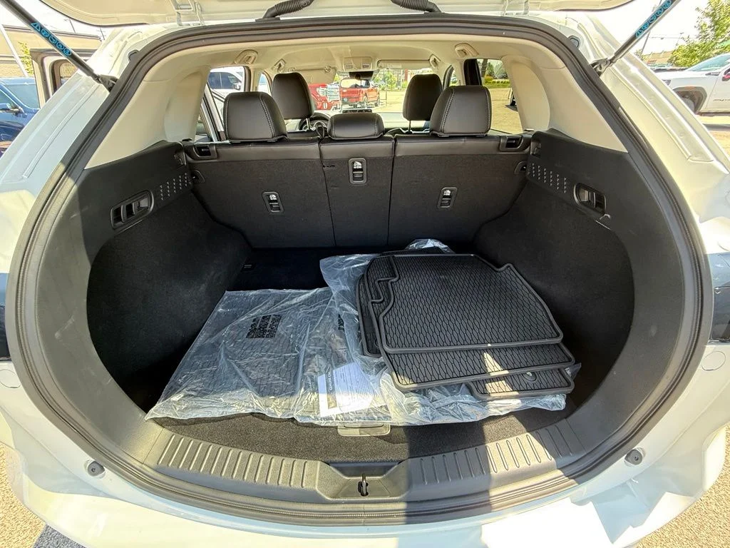 Used 2025 White Mazda 2.5 S Select Package image 29