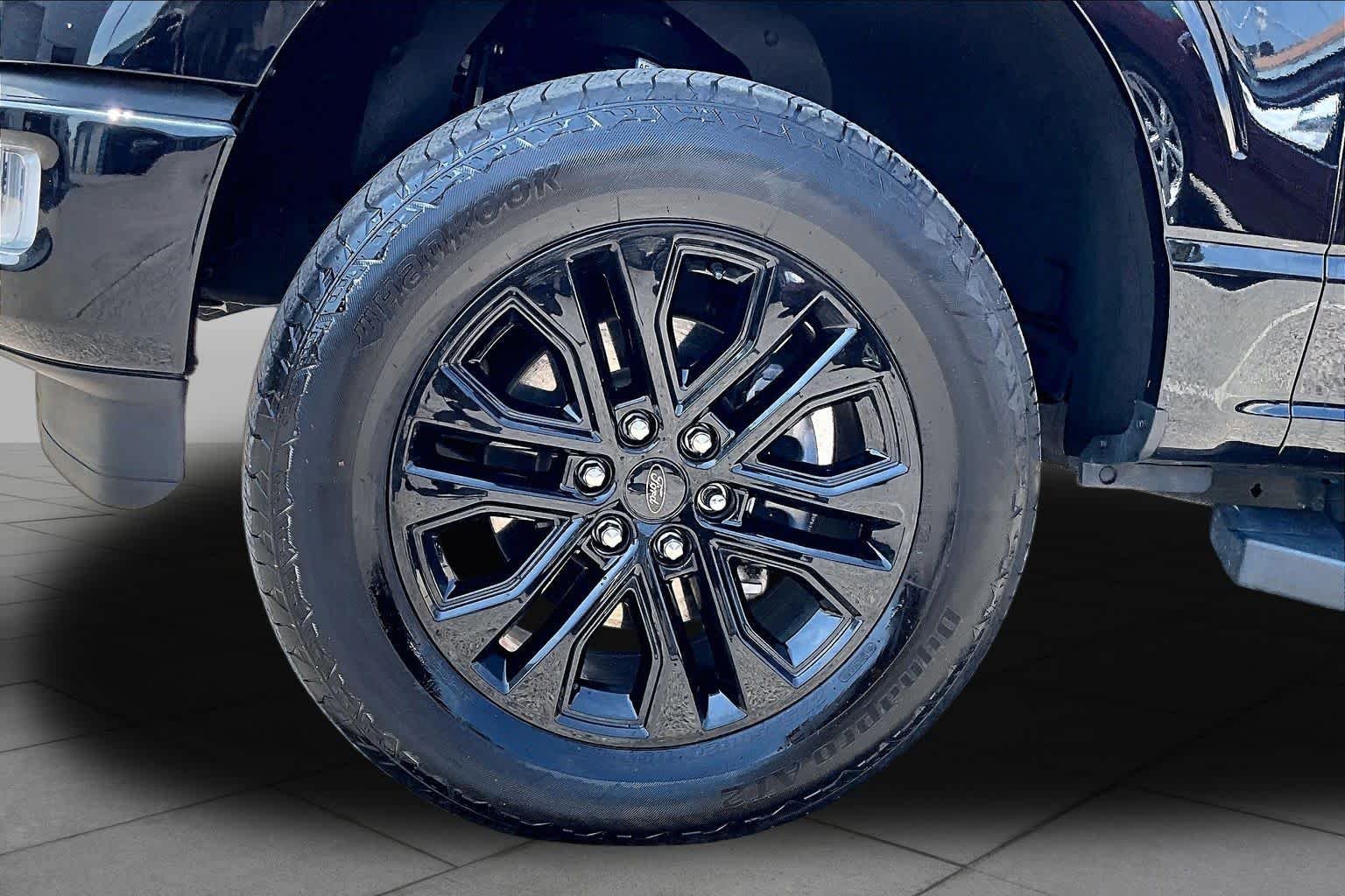 Used 2024 Agate Black Metallic Ford LARIAT image 13
