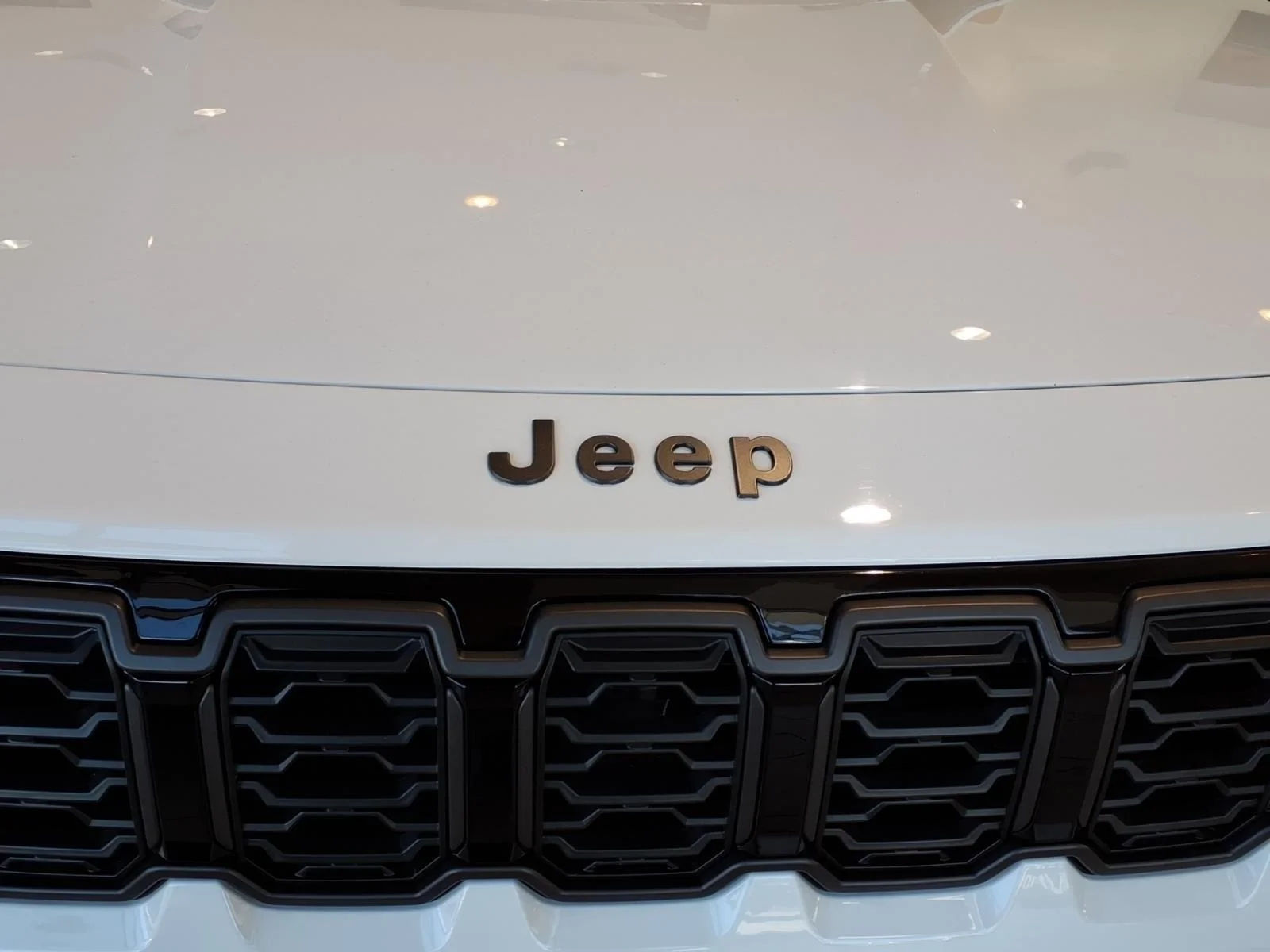 New 2026 Bright White Clear-Coat Exterior Paint Jeep Limited image 11