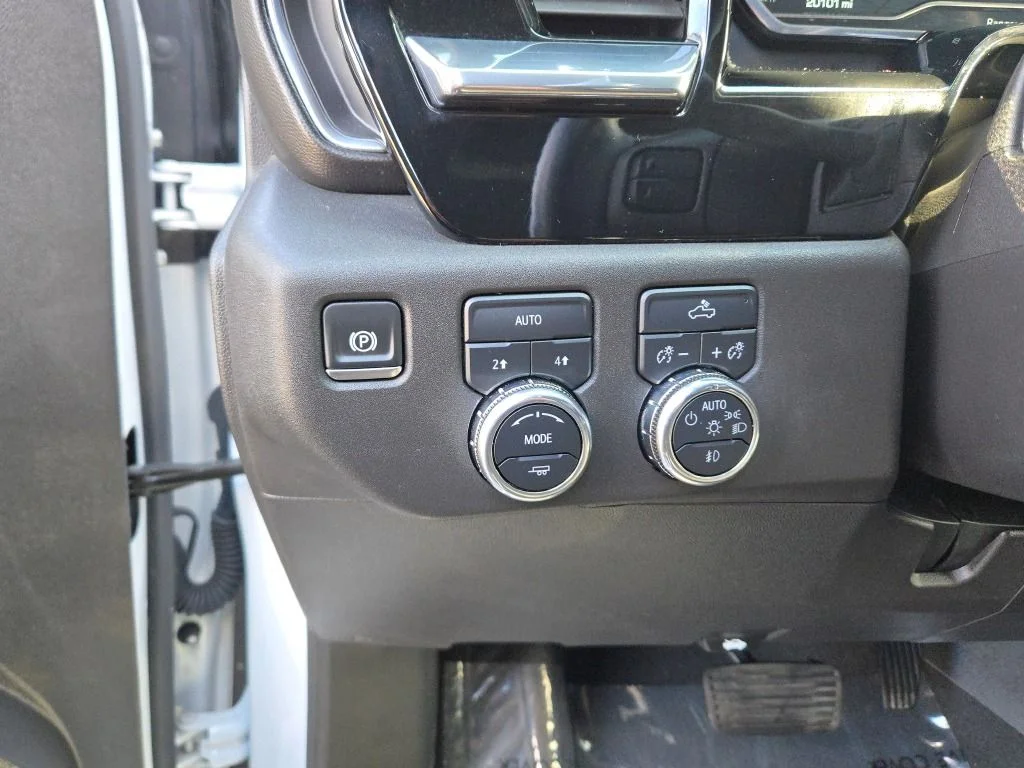 Used 2024 White GMC Elevation image 22