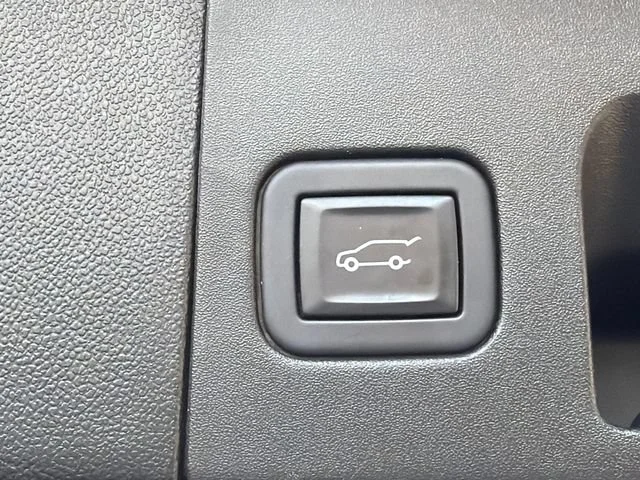 Used 2023 Stellar Black Metallic Cadillac Luxury image 19