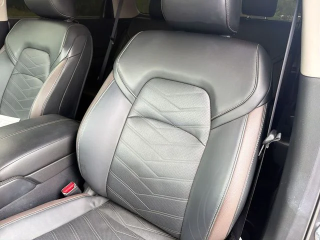 Used 2025 Gray Nissan Platinum image 14