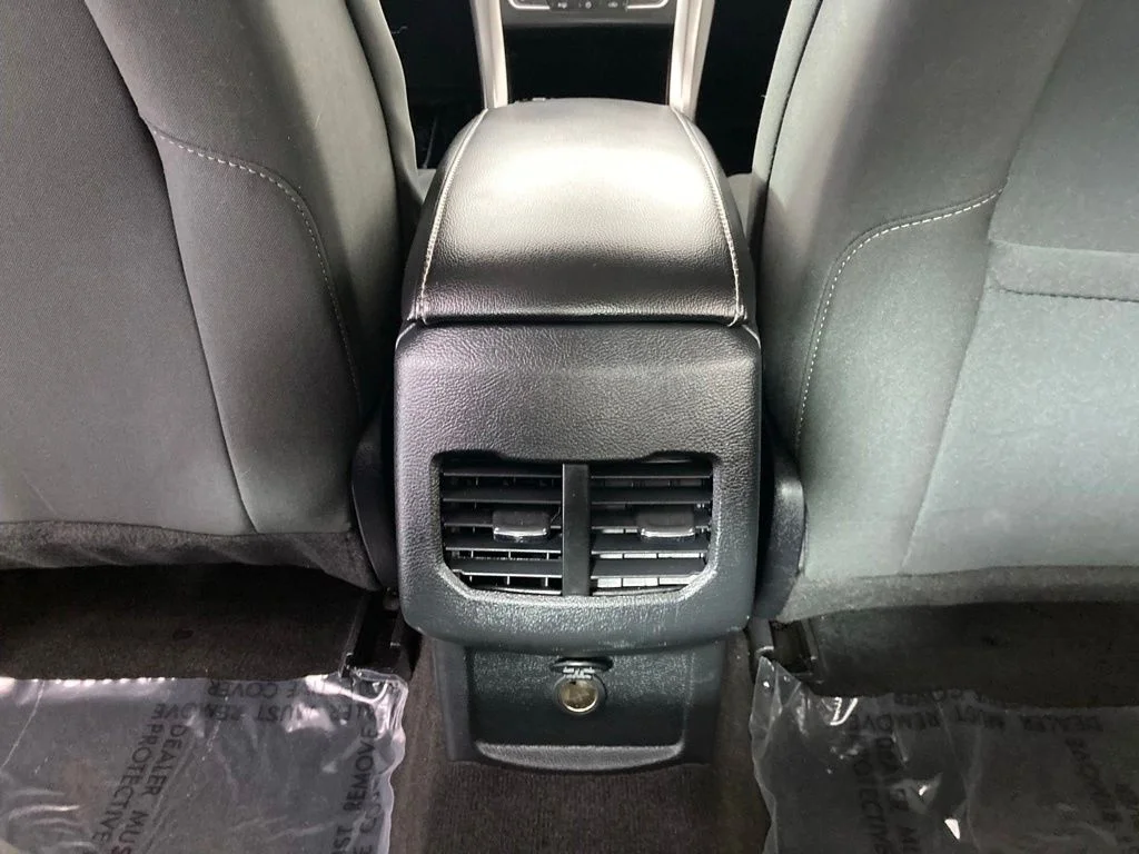 Used 2020 Silver Ford SE image 16