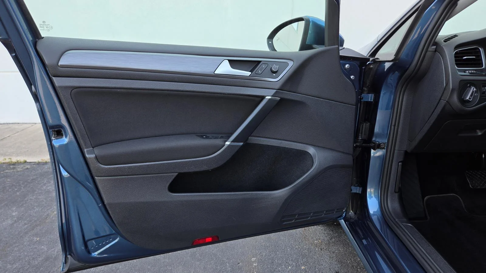 Used 2019 Silk Blue Metallic Volkswagen S image 22