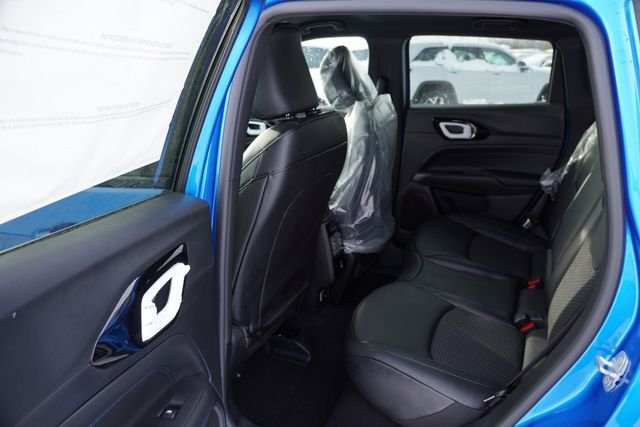 New 2026 Hydro Blue Pearl-Coat Exterior Paint Jeep Altitude image 11