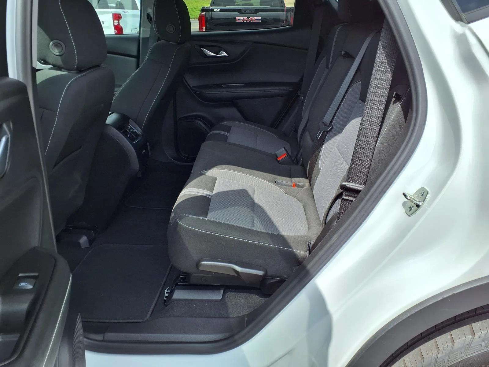 Used 2025 Summit White Chevrolet LT image 17