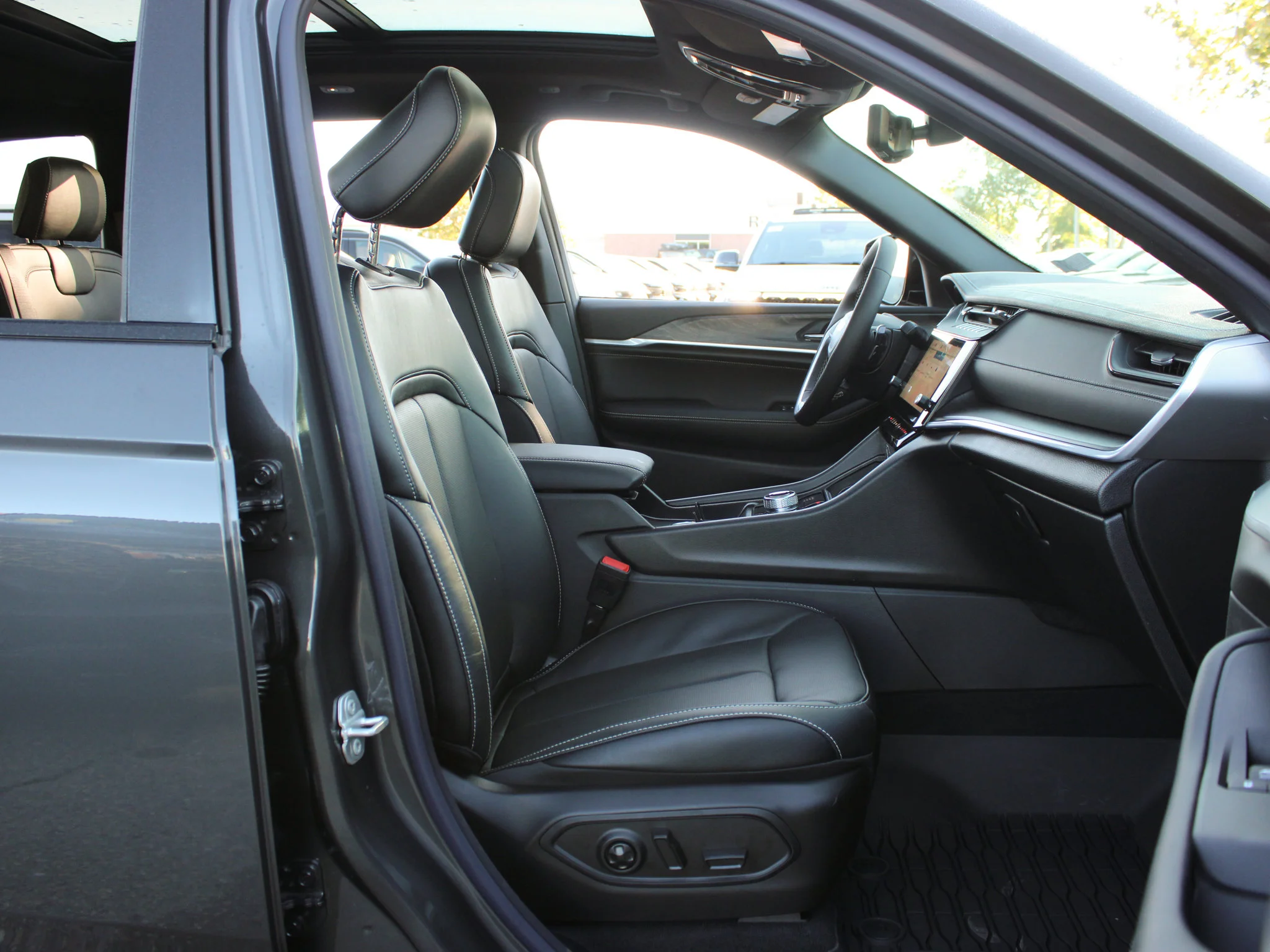 New 2026 Grey Jeep Limited Reserve* image 11
