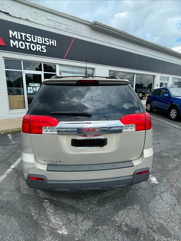 Used 2011 Gold GMC SLE-2 image 4
