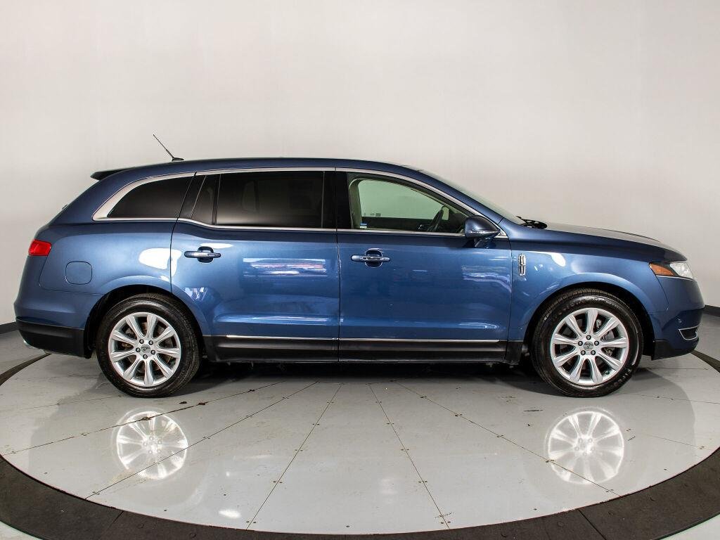 Used 2018 Lincoln MKT Reserve with VIN 2LMHJ5AT5JBL00915 for sale in Jacksonville, IL