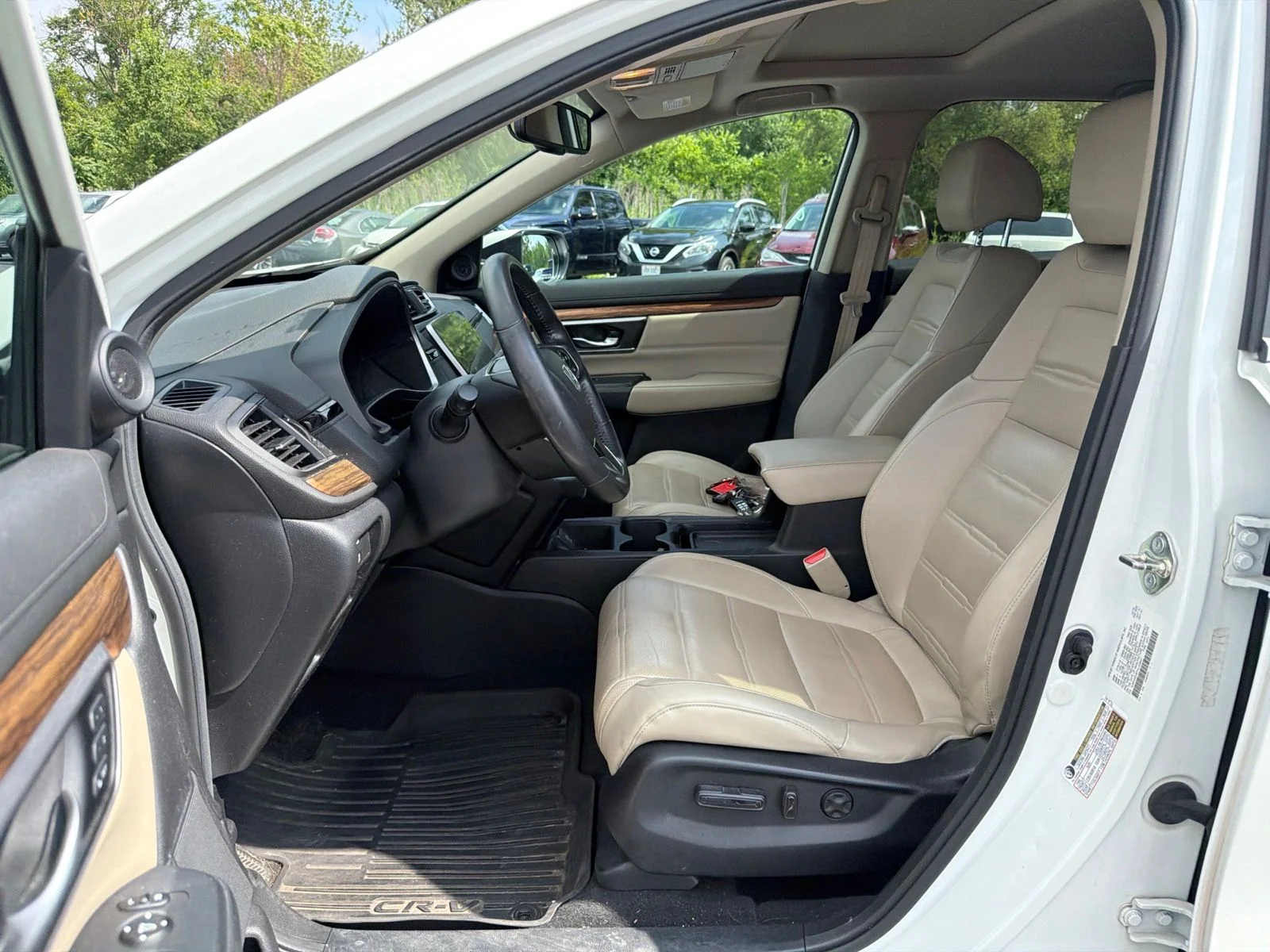 Used 2017 White Diamond Pearl Honda Touring image 10