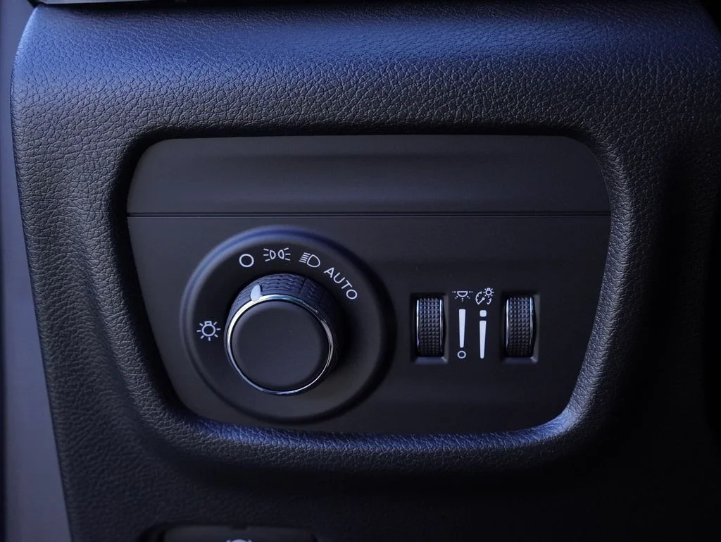 New 2026 Baltic Gray Metallic Clearcoat Jeep Altitude image 12