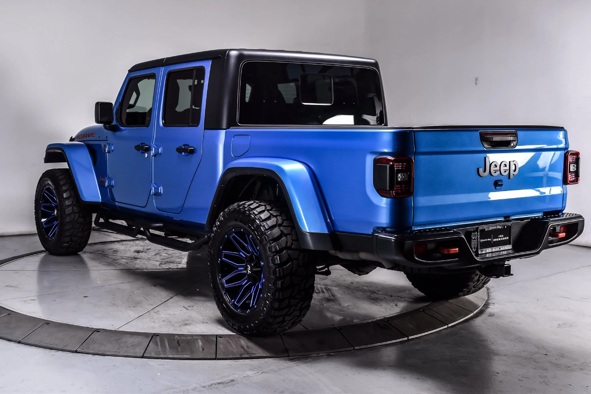 Used 2022 Blue Pearl Jeep Mojave image 4