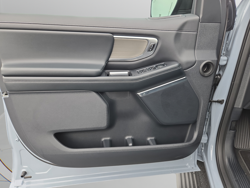 New 2026 Glacier Gray Metallic Tri-Coat Ford Platinum® image 15
