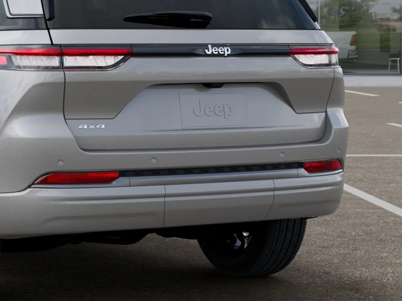 New 2026 Silver Zynith Exterior Paint Jeep Limited Reserve image 39