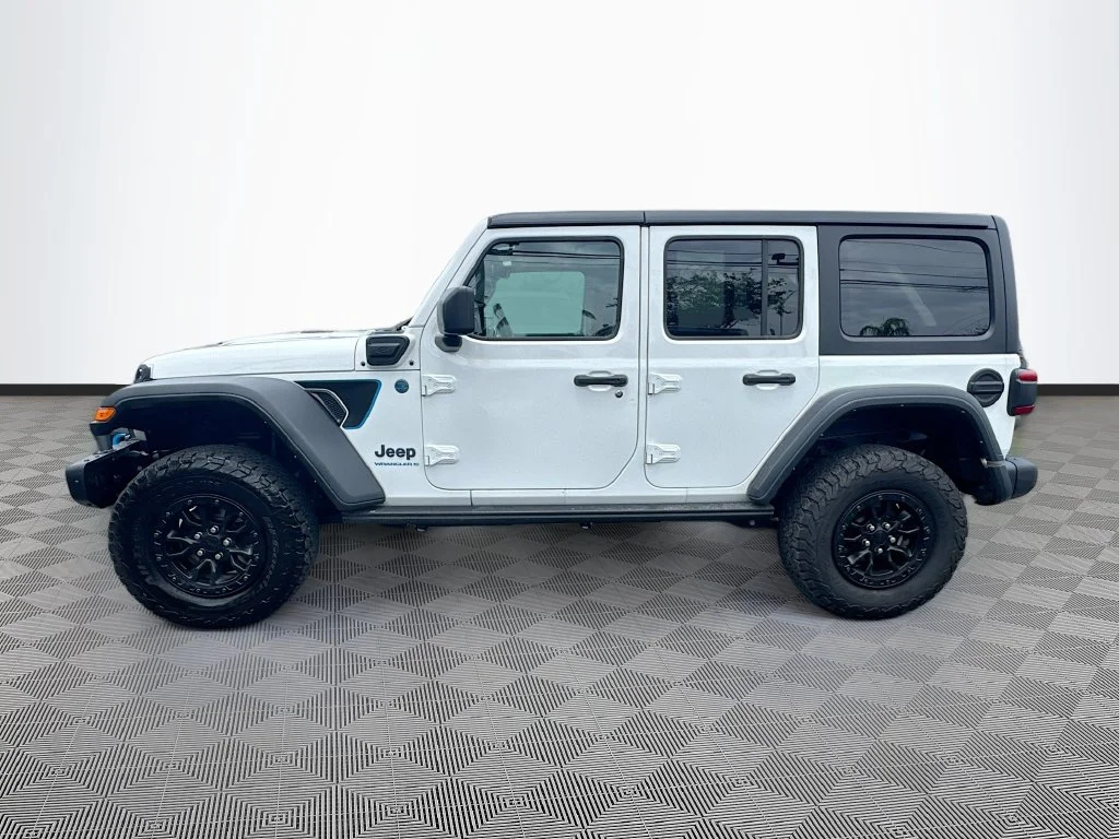 Used 2023 White Jeep Rubicon 20th Anniversary Edition 4xe image 9
