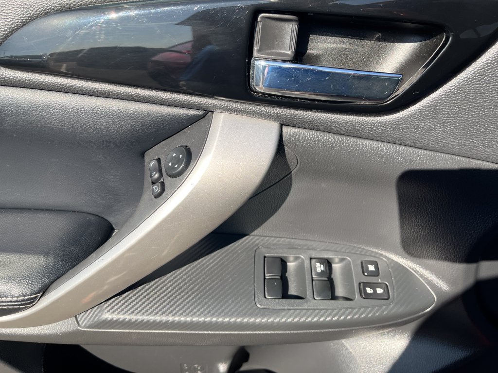 Used 2024 Silver Mitsubishi SE image 10
