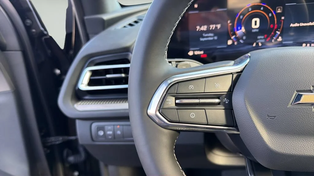 New 2027 Mosaic Black Metallic Chevrolet LT image 21