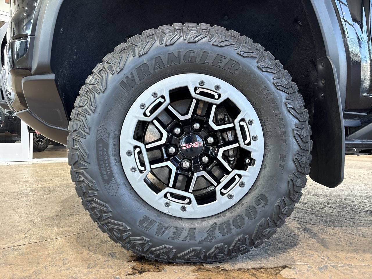 Used 2023 Onyx Black GMC 4WD AT4X image 10