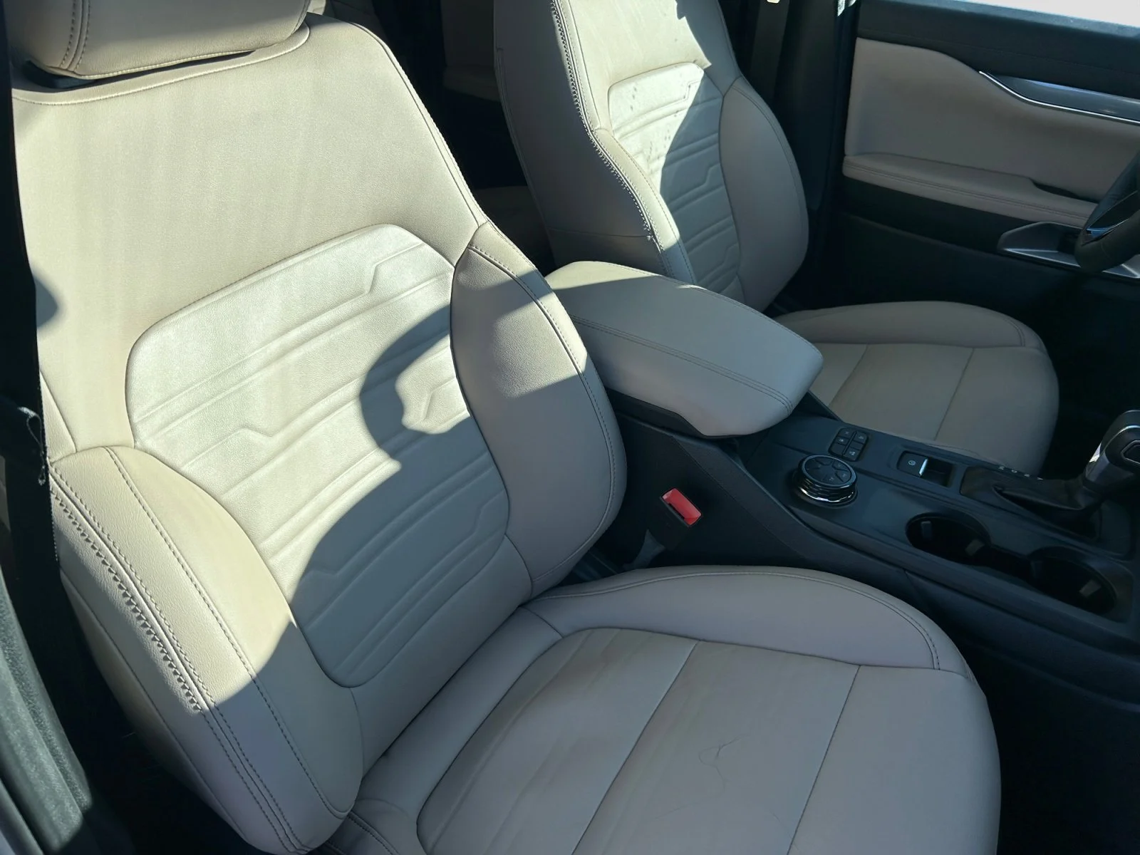 New 2025 Desert Sand Ford Lariat image 11