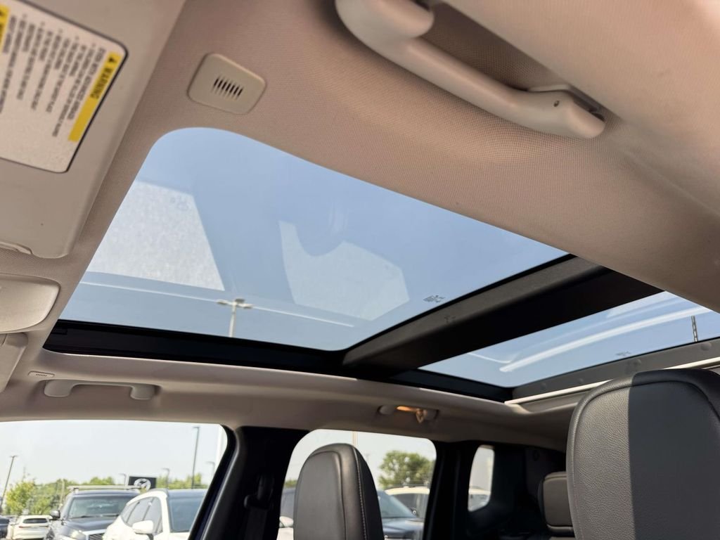 Used 2019 Blue Jeep Limited image 4