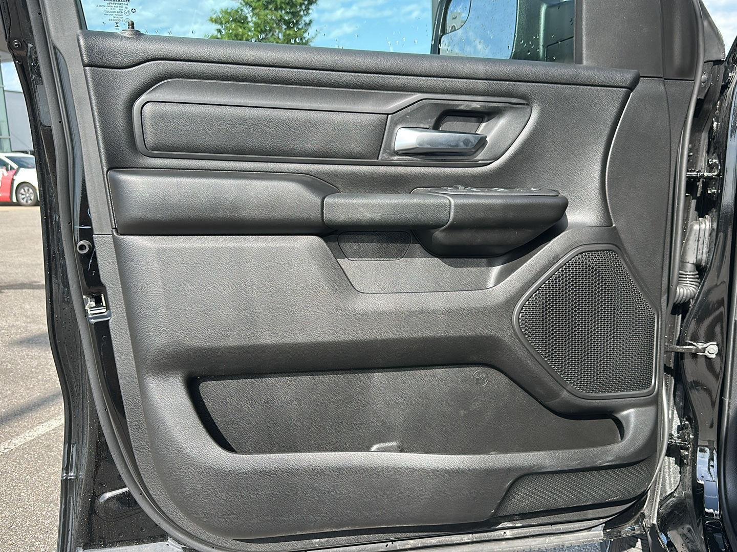 2026 RAM 1500 Express - Photo 10