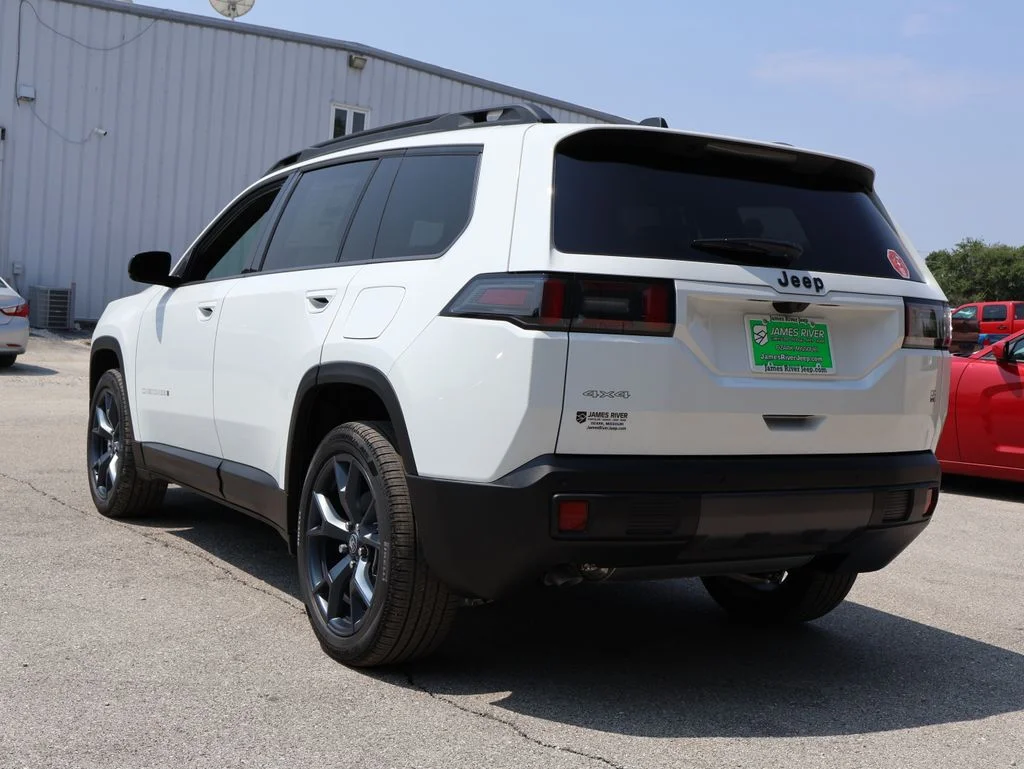 New 2026 Bright White Clear-Coat Exterior Paint Jeep Laredo image 3