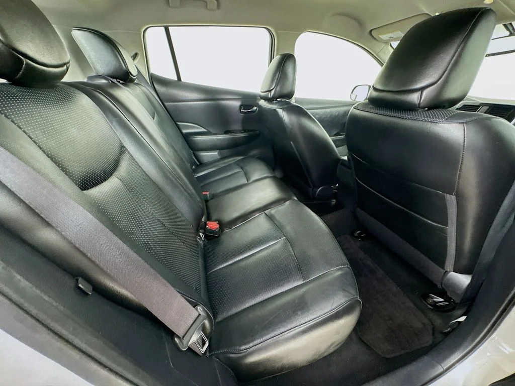 Used 2014 Brilliant Silver Nissan SL image 33