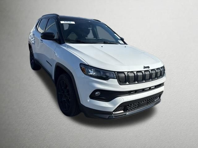 Used 2022 Bright White Clearcoat Jeep Latitude image 1