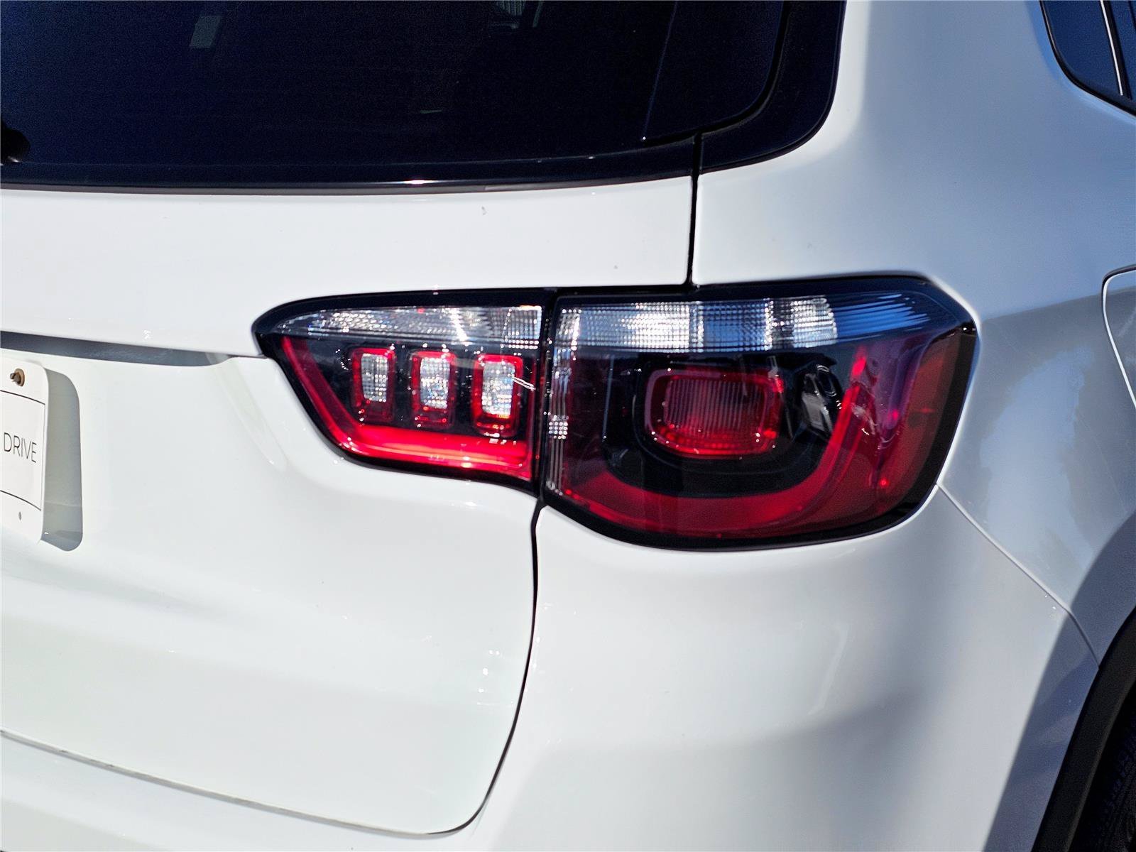 New 2026 Bright White Clearcoat Jeep Latitude Altitude image 9