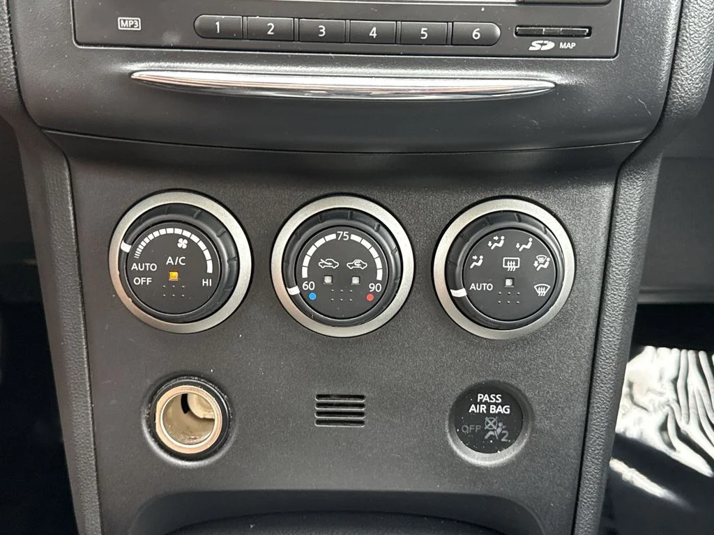 Used 2013 Black Nissan SL image 19