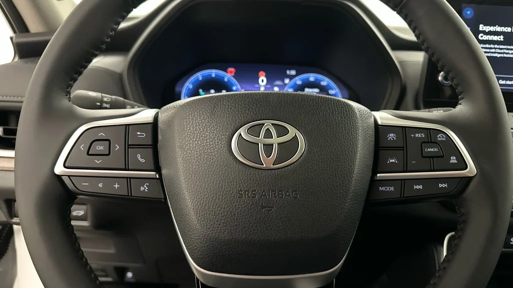 Used 2025  Toyota Limited image 17