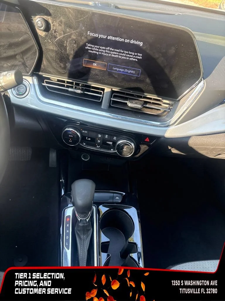 Used 2025 Summit White Chevrolet LT image 11