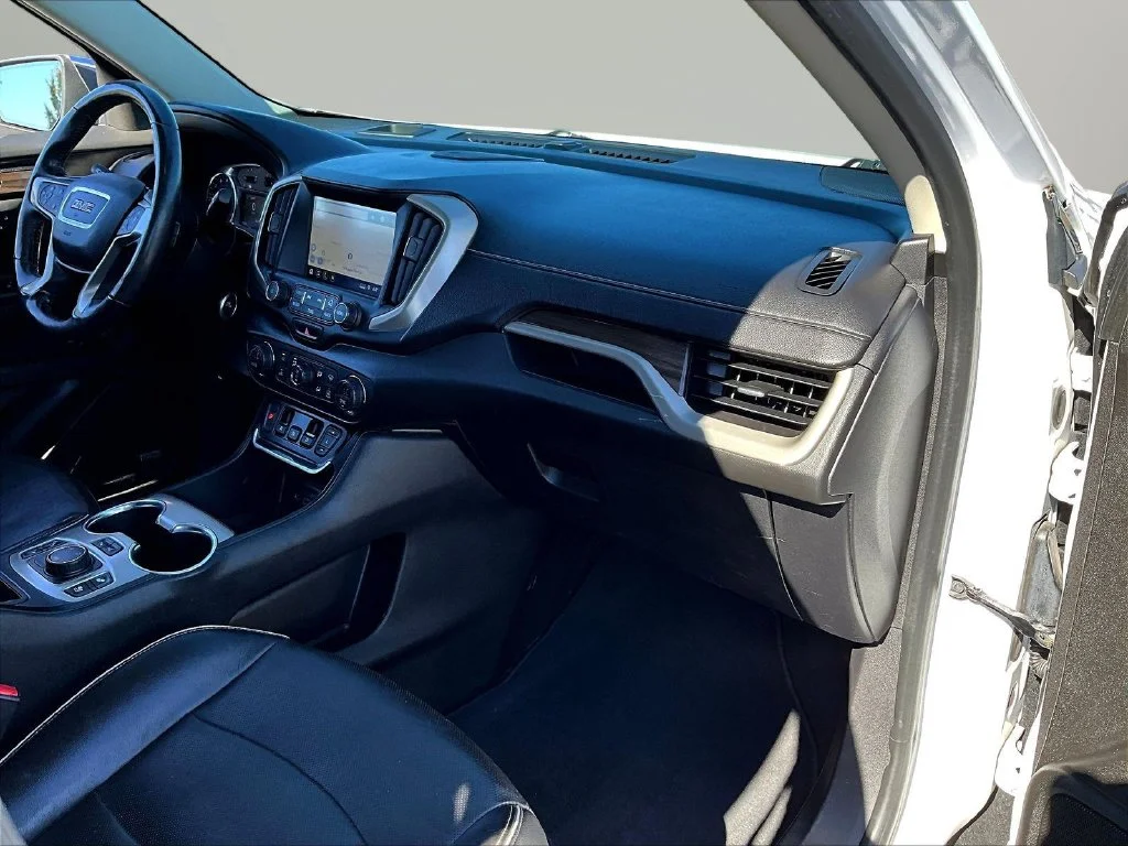 Used 2018 Summit White GMC Denali image 31