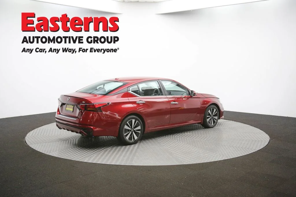 Used 2021 Red Nissan 2.5 SV image 41