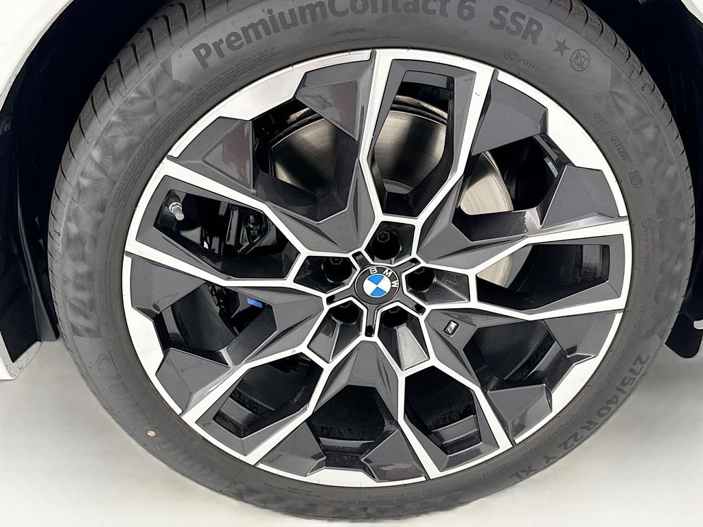 New 2027 White Metallic BMW M60i image 31