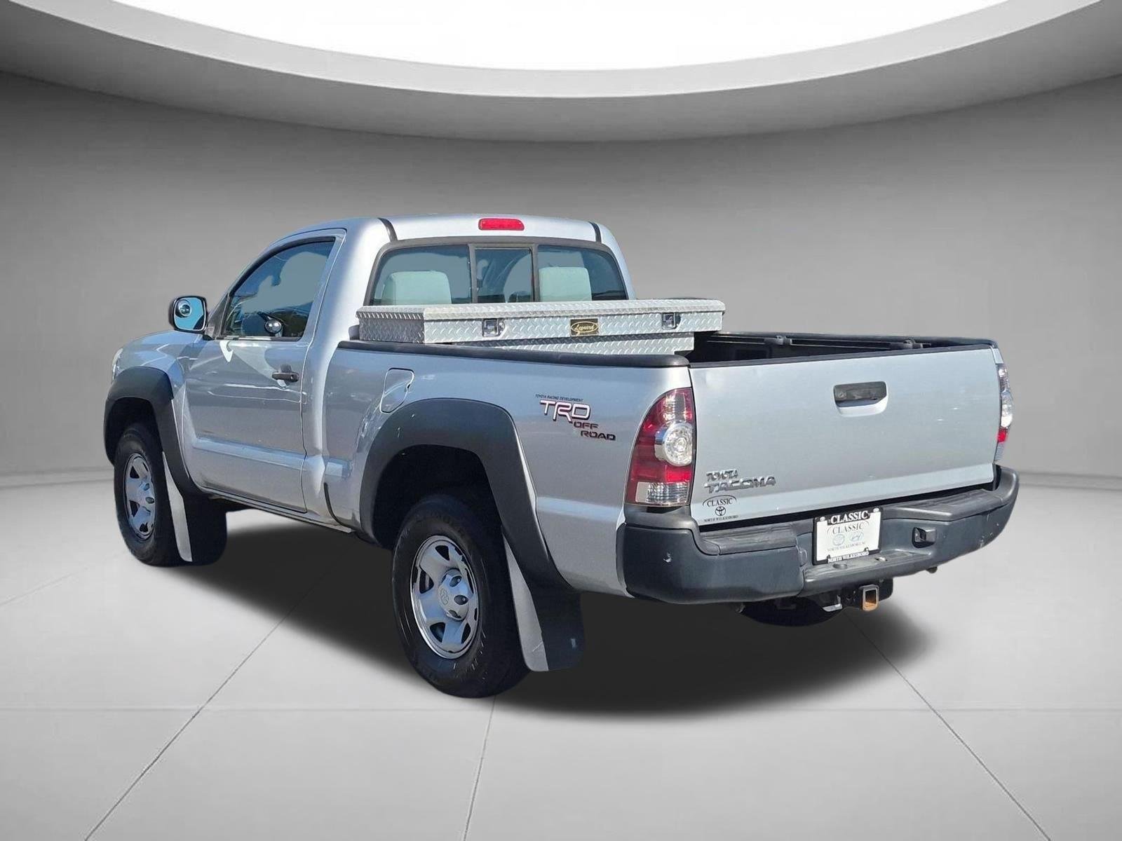 Used 2011  TOYOTA REGCAB image 3