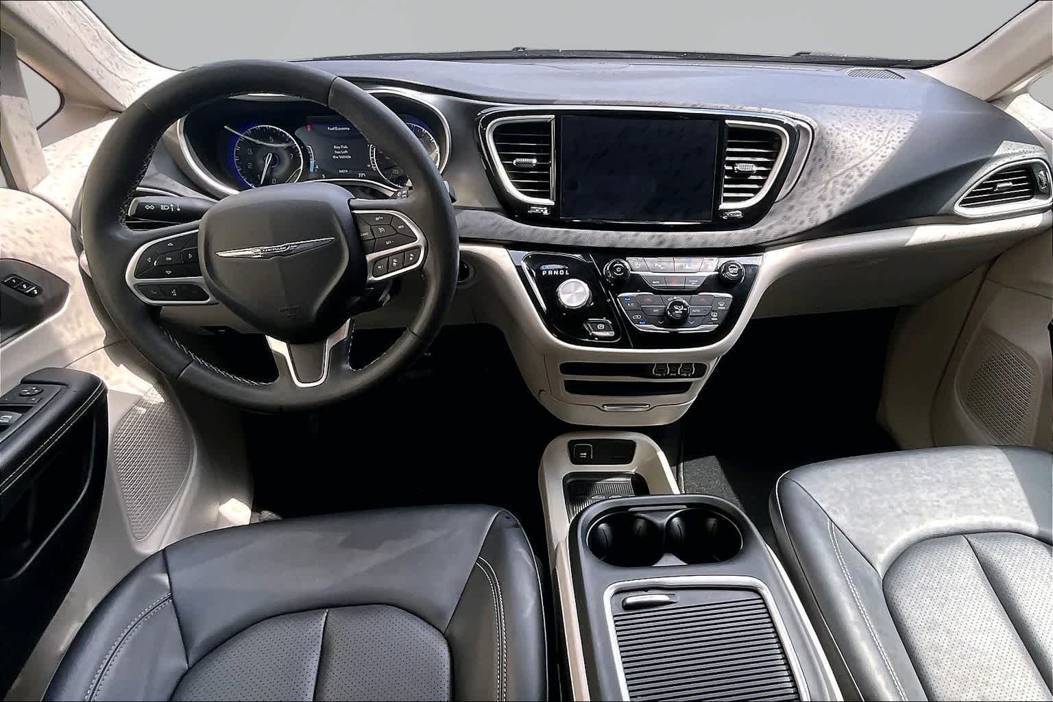 Used 2024 Silver Mist Clearcoat Chrysler Touring L image 16
